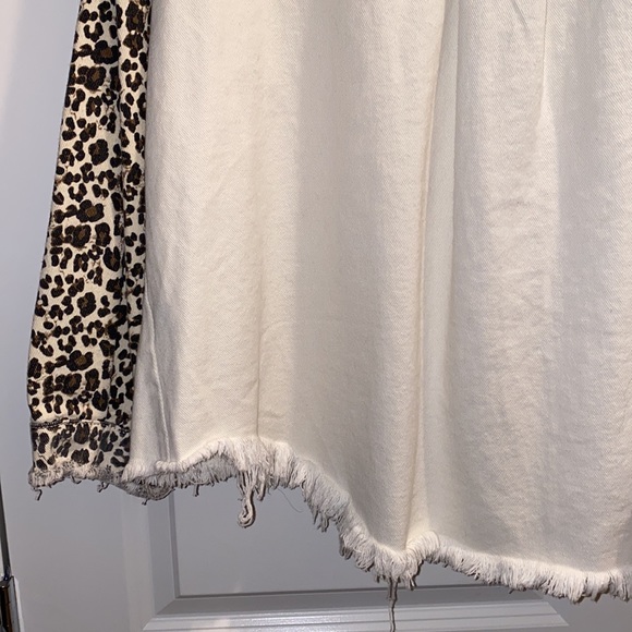 Lizard Thicket Off white & leopard print denim shacket - Picture 3 of 3